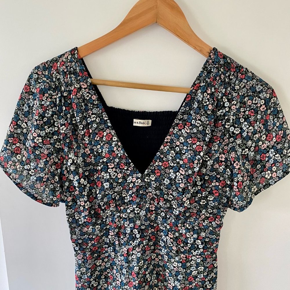 Abercrombie & Fitch Floral Smocked-Back V-Neck Dress - Picture 3 of 8